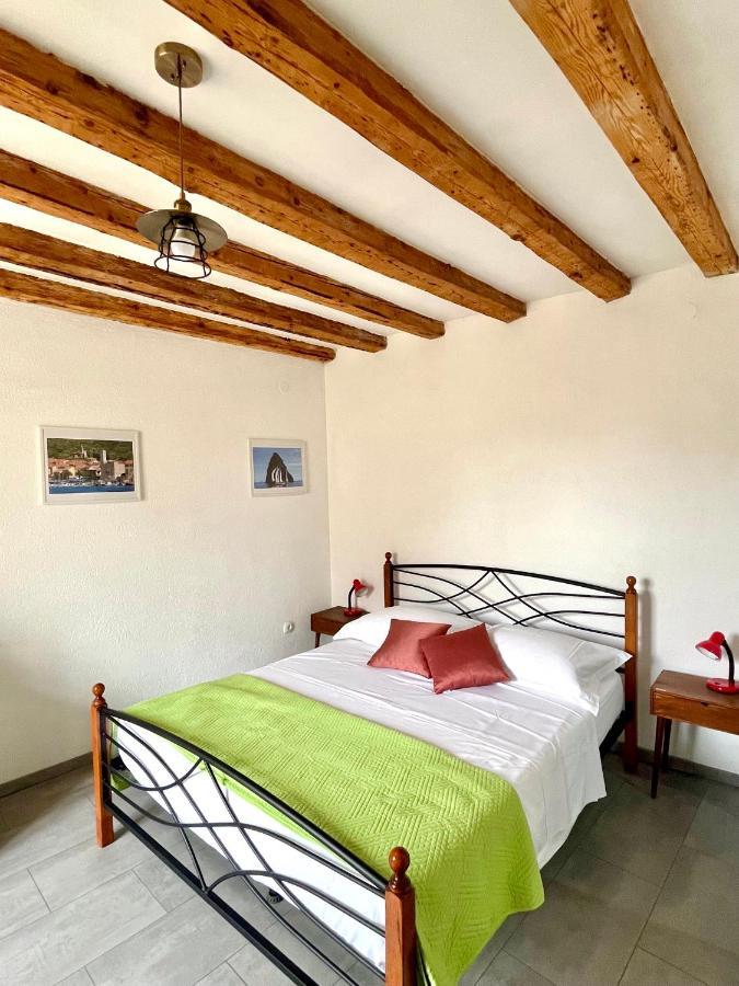 Val Comeza Hotel Komiža Kültér fotó