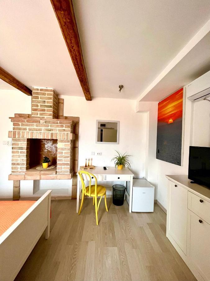 Val Comeza Hotel Komiža Kültér fotó