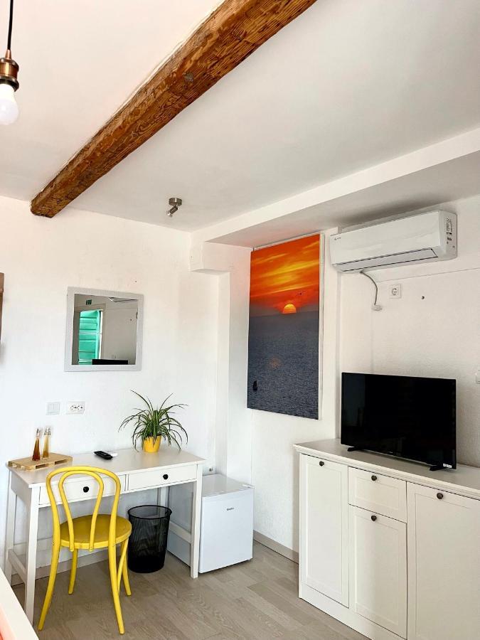 Val Comeza Hotel Komiža Kültér fotó